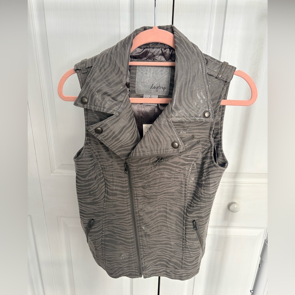 NWT Buckle Gray Zebra Print Vest